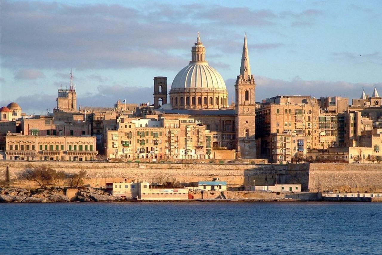 Tigne * Sliema